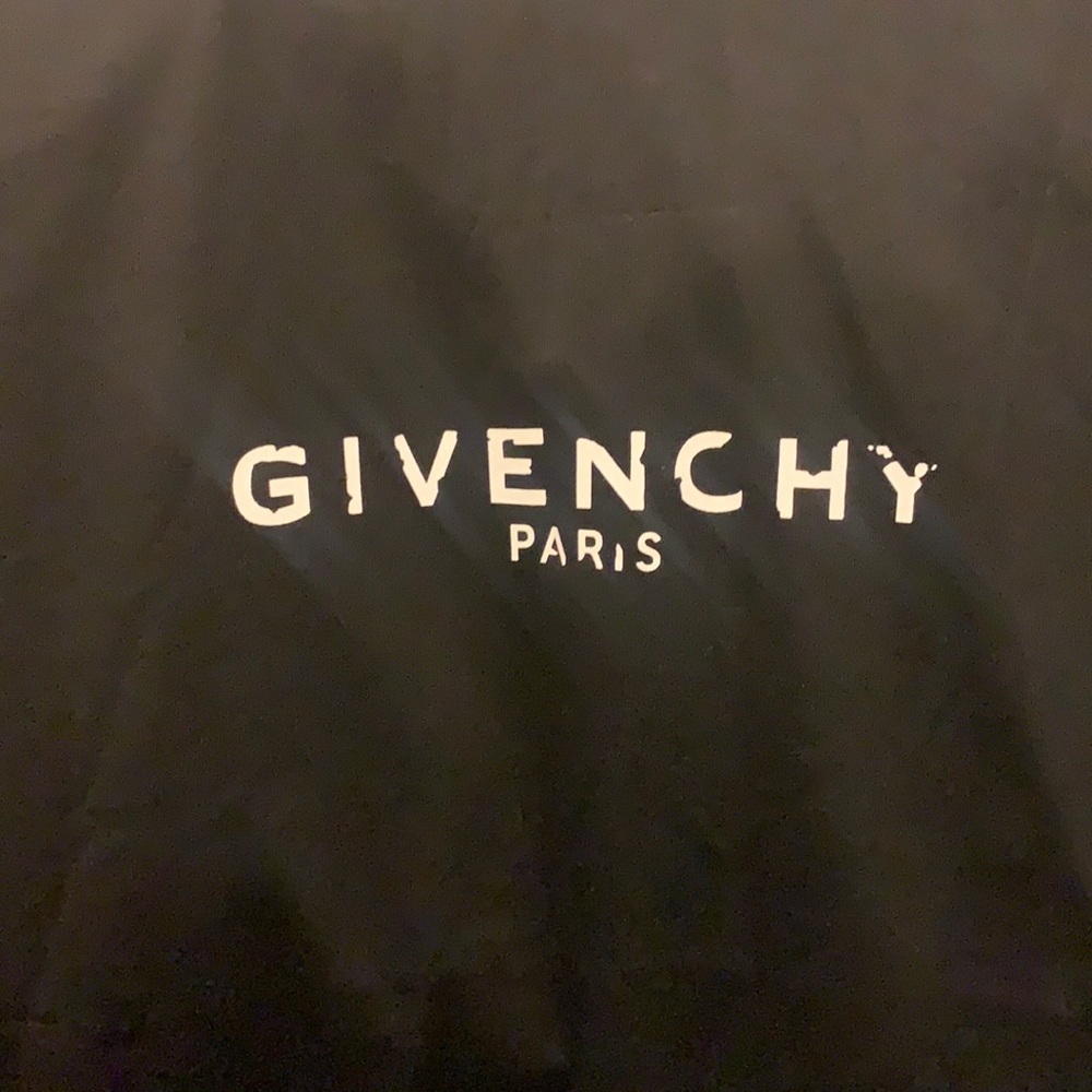Men’s Givenchy t shirt size large new never worn. No tags